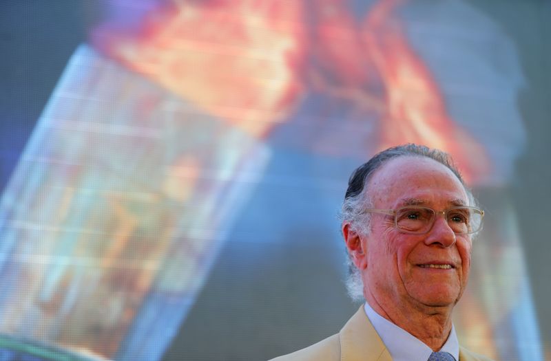 © Reuters. Presidente do Comitê Rio 2016 Carlos Arthur Nuzman no evento de lançamento do revezamento da tocha olímpica no Rio de Janeiro