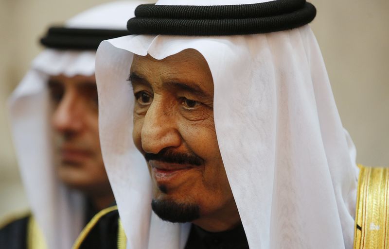 © Reuters. العاهل السعودي يجري تعديلا حكوميا ويبقي على وزراء المجموعة الاقتصادية