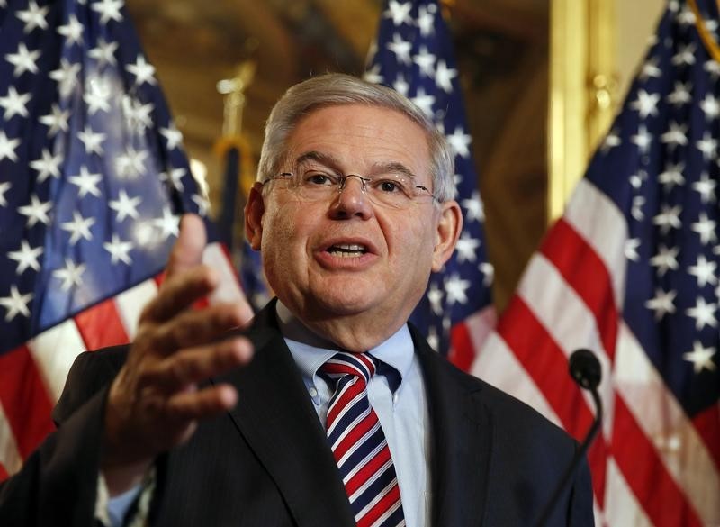© Reuters. U.S. Sen. Robert Menendez speaks about immigration reform at a news conference on Capitol Hill in Washington