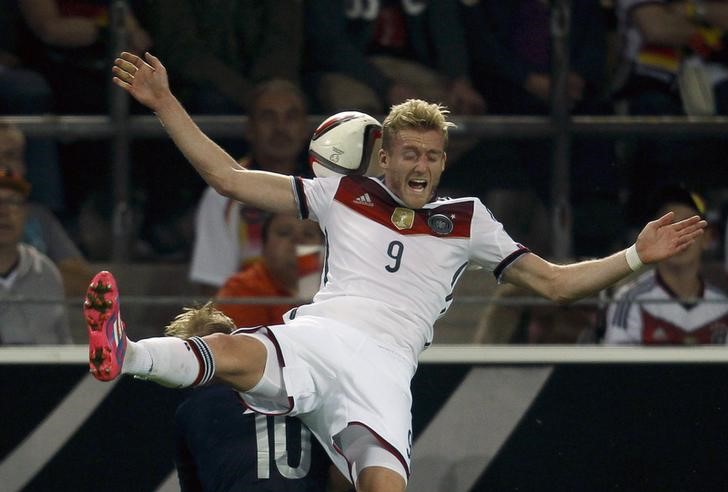 © Reuters. Germany's Andre Schuerrle goes for a header during their Euro 2016 qualifying soccer match against Scotland in Dortmund