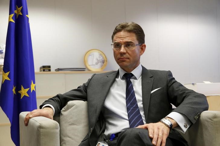© Reuters. European Commission Vice-President Jyrki Katainen, responsible for Jobs, Growth, Investment and Competitiveness, reacts during a Reuters interview in Brussels