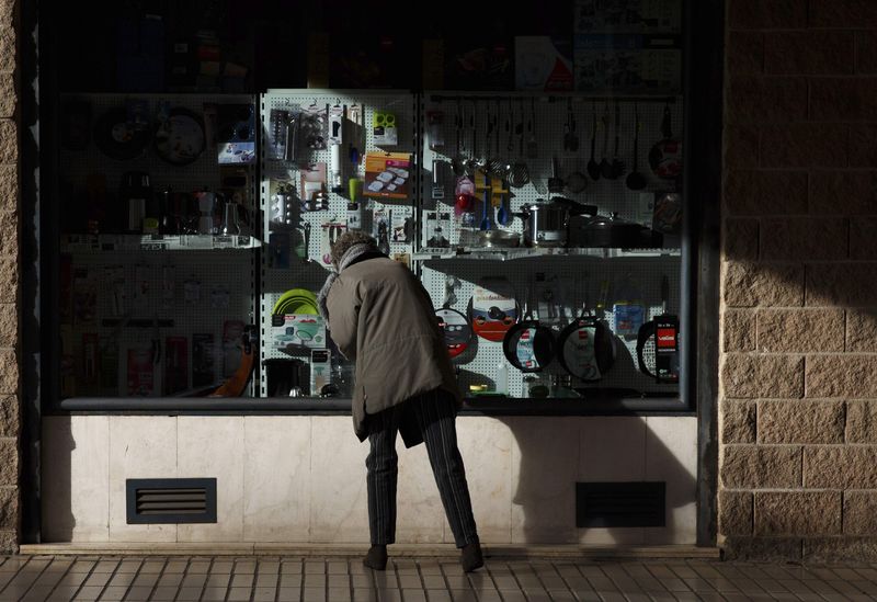 © Reuters. A woman looks at the window of an ironmongery displaying home applies in Madrid