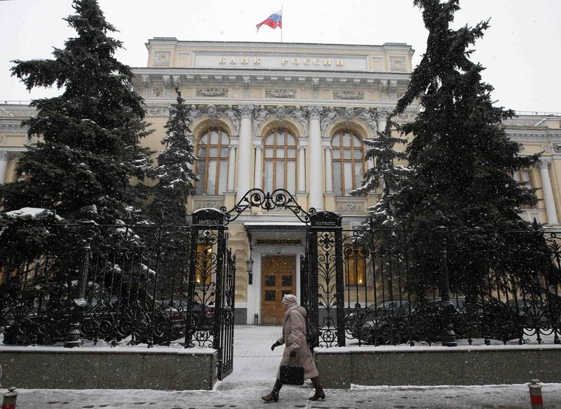 © Reuters. LA BANQUE CENTRALE DE RUSSIE ABAISSE SON PRINCIPAL TAUX