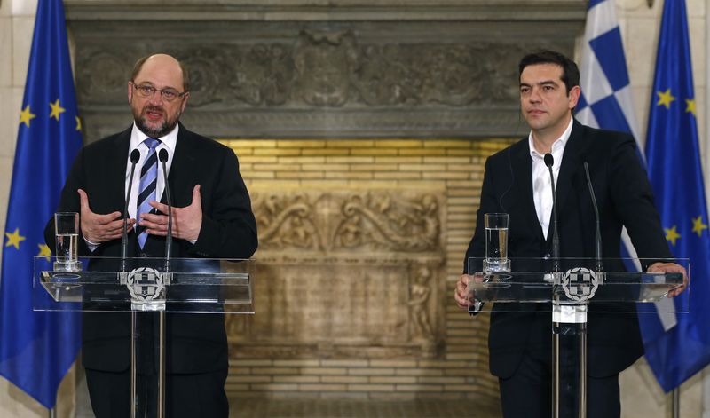 © Reuters. Greek Prime Minister Tsipras and European Parliament President Schulz hold a joint statement to media in the Greek Premier's office in Athens