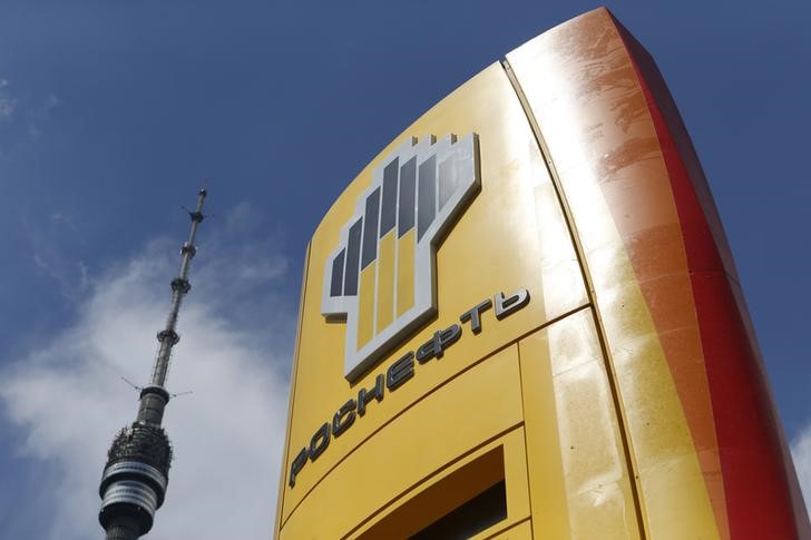 © Reuters. The logo of Russia's top crude producer Rosneft is seen in Moscow