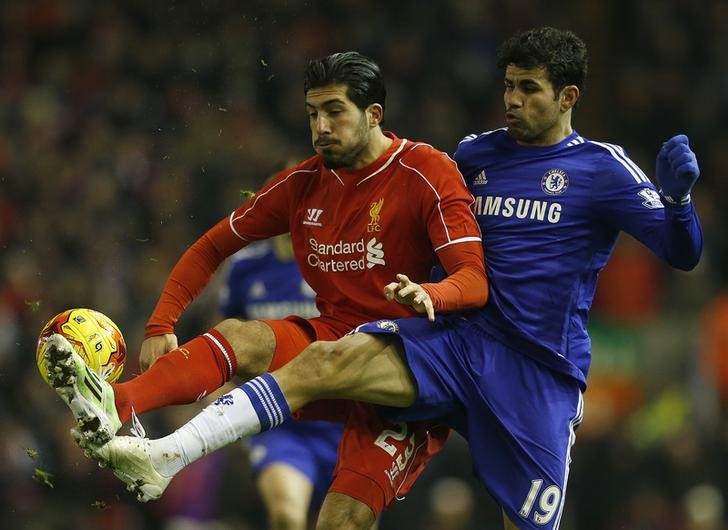 © Reuters. Chelsea's Costa challenges Liverpool's Can during their English League Cup semi-final first leg soccer match in Liverpool