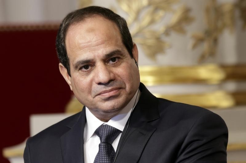 © Reuters. Egyptian President Abdel Fattah al-Sisi delivers a statement at the Elysee Palace in Paris