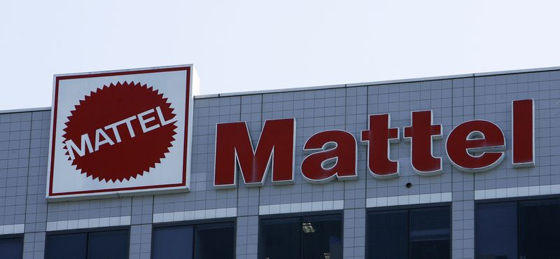 © Reuters. File photo of the logo of Mattel outside the company's corporate headquarters in El Segundo