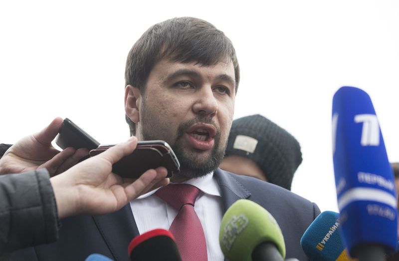 © Reuters. Pushilin, representative of the separatist self-proclaimed Donetsk People's Republic, speaks to the media before leaving Belarus at Minsk's International airport