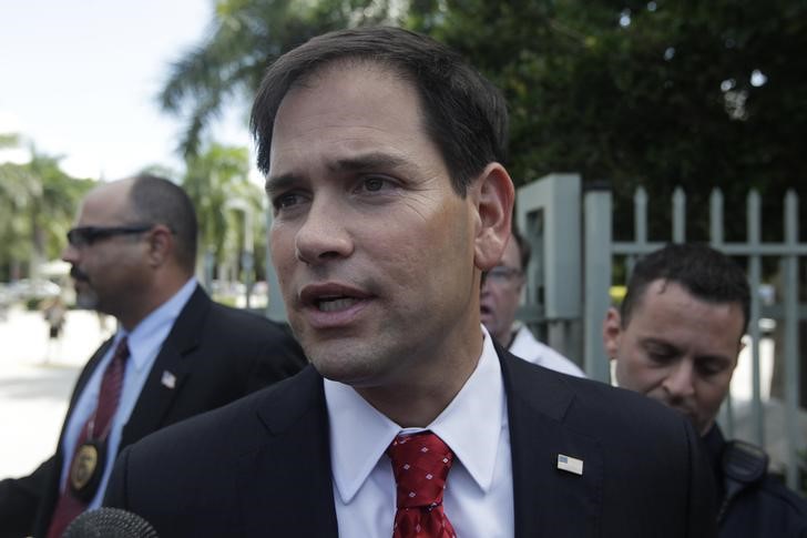 © Reuters. U.S. Senator Marco Rubio speaks to the media after he left Temple Beth Am, where a memorial service was held for U.S. journalist Steven Sotloffin in Pinecrest, Florida