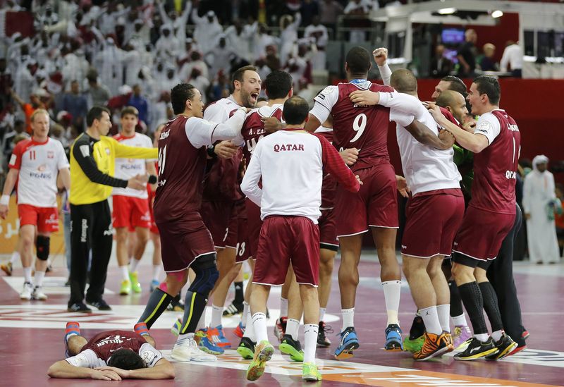 © Reuters. Mallash of Qatar reacts as his team mates celebrate defeating Poland in their semi-final match of the 24th Men's Handball World Championship in Doha 