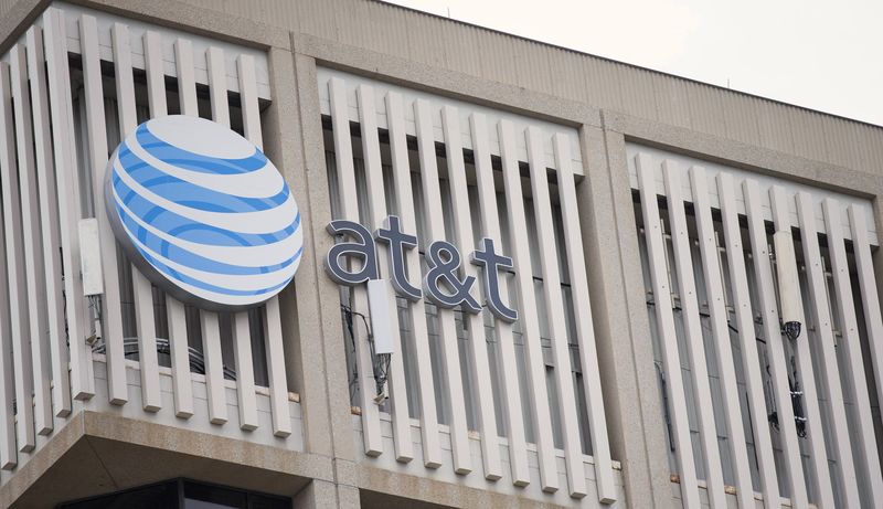 © Reuters. An AT&T Logo is pictured on the side of a building in Pasadena