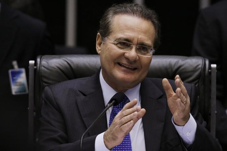 © Reuters. Presidente do Senado, Renan Calheiros, durante sessão do Congresso Nacional em Brasília