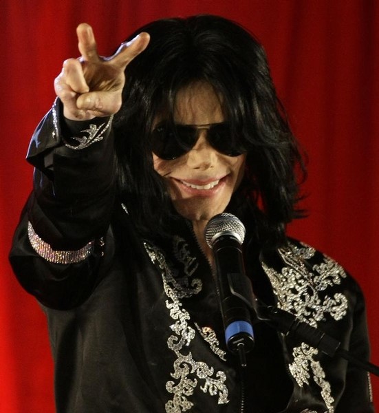 © Reuters. Foto de arquivo do cantor norte-americano Michael Jackson durante entrevista coletiva em Londres