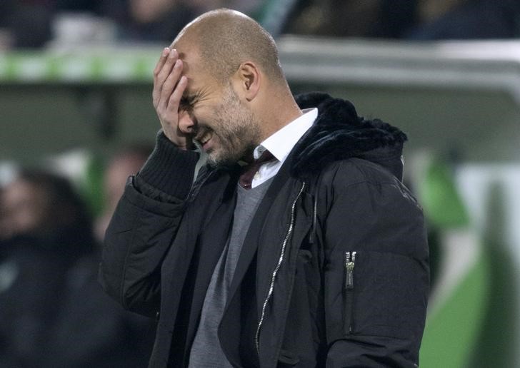 © Reuters. Técnico do Bayern de Munique, Pep Guardiola, durante derrota para o Wolfsburg pelo Campeonato Alemão