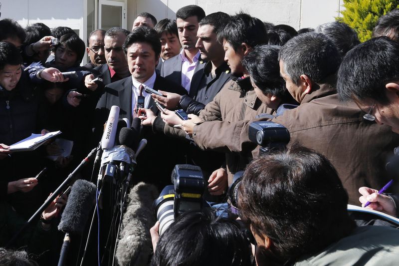 © Reuters. Japan's State Minister for Foreign Affairs Yasuhide Nakayama speaks to the media in Amman