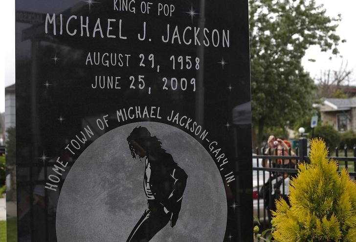 © Reuters. Niegan nuevo juicio a la familia de Michael Jackson en caso de negligencia