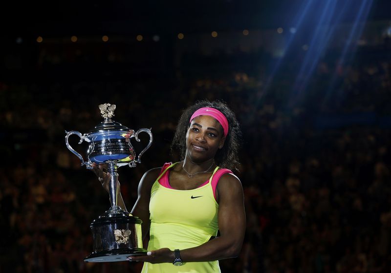 © Reuters. Williams of the U.S. poses with her trophy after defeating Sharapova of Russia in their women's singles final match at the Australian Open 2015 tennis tournament in Melbourne