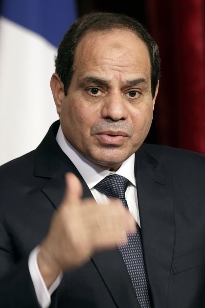 © Reuters. السيسي: مصر تخوض مواجهة طويلة وصعبة مع المتشددين