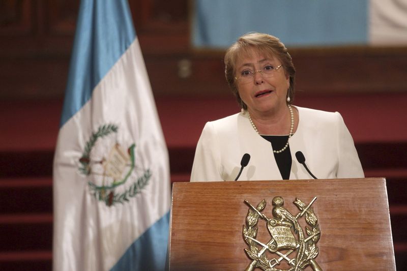 © Reuters. Chile's President Michelle Bachelet speaks at a news conference after her welcoming ceremony in the presidential palace in Guatemala City
