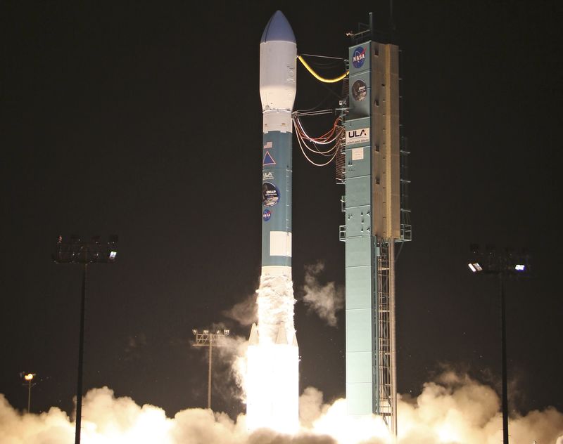 © Reuters. United Launch Alliance rocket launches from Vandenberg Air Force Base in California