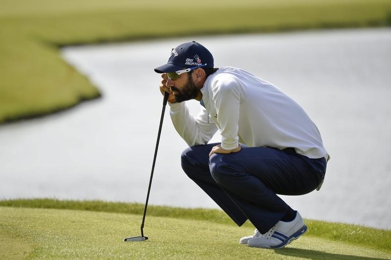 © Reuters. Spain's Quiros lines his shot during the third day of the Nordea Masters golf tournament outside Malmo