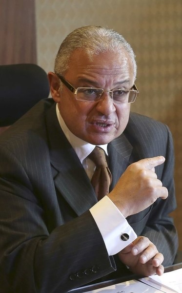 © Reuters. وزير: مصر استقبلت 9.9 مليون سائح في 2014 والايرادات بلغت 7.5 مليار دولار