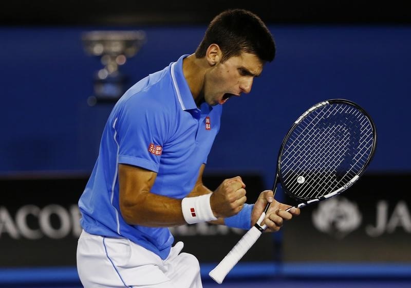 © Reuters. Djokovic vence a Murray y gana el título del Abierto de Australia