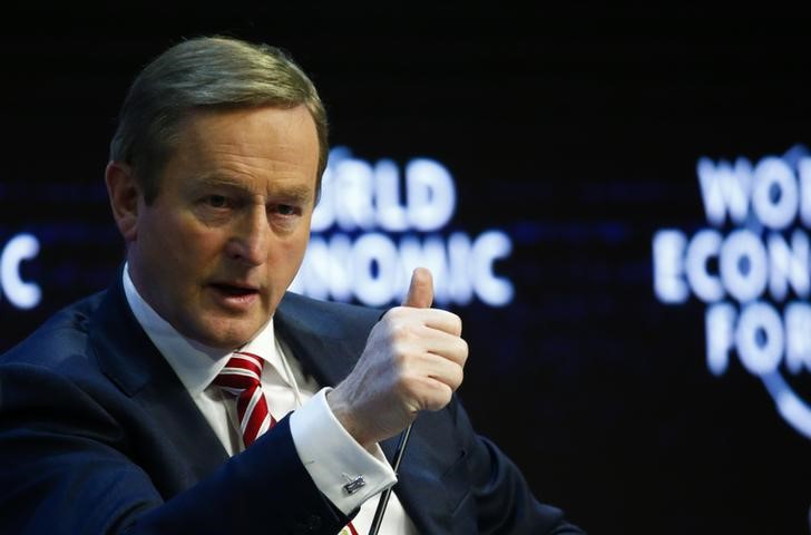 © Reuters. Irish Prime Minister Kenny speaks at the Europe's Twin Challenges: Growth and Stability event in the Swiss mountain resort of Davos