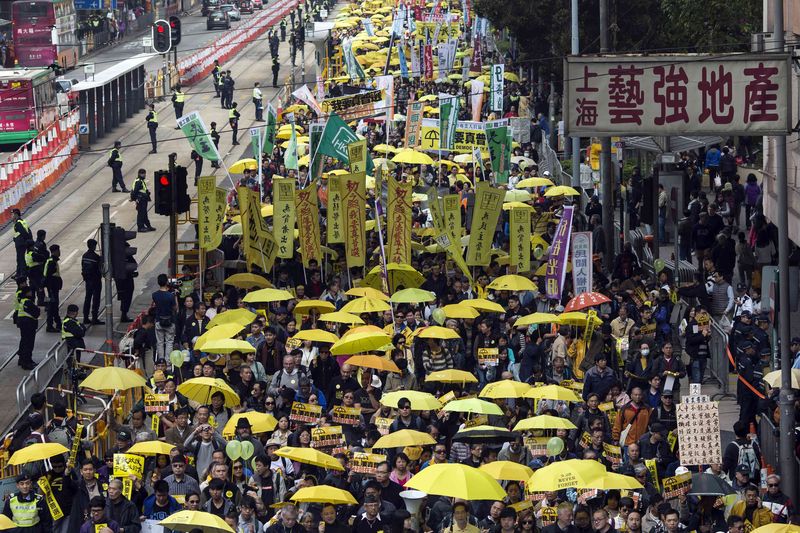© Reuters. عودة الاحتجاجات المطالبة بالديمقراطية في هونج كونج ولا أعمال عنف