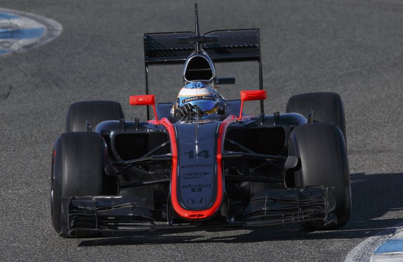 © Reuters. McLaren Formula One racing driver Fernando Alonso of Spain drives his new car MP4-30 during pre-season testing at the Jerez racetrack in southern Spain