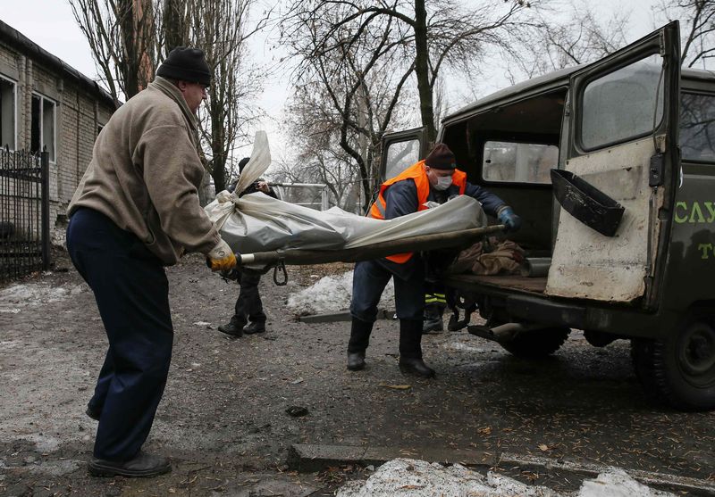 © Reuters. اشتباكات دامية في شرق أوكرانيا بعد انهيار محادثات السلام