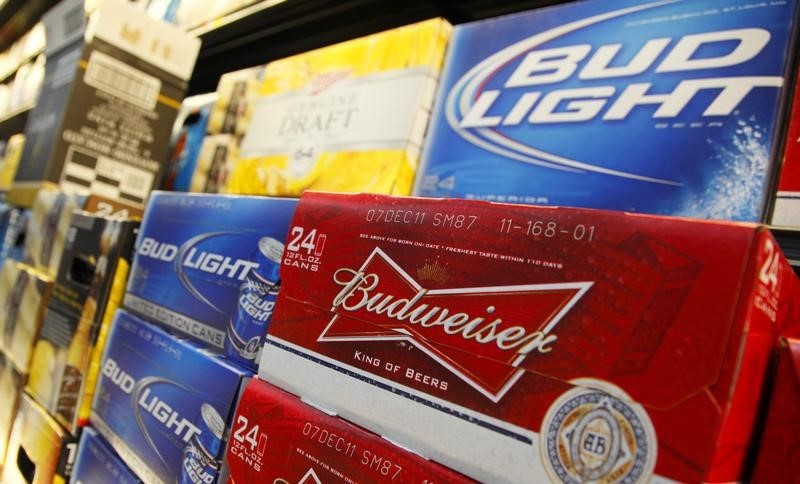 © Reuters. Anheuser Busch's Budweiser and Bud Light Beer can be seen on display at a new Wal-Mart store in Chicago