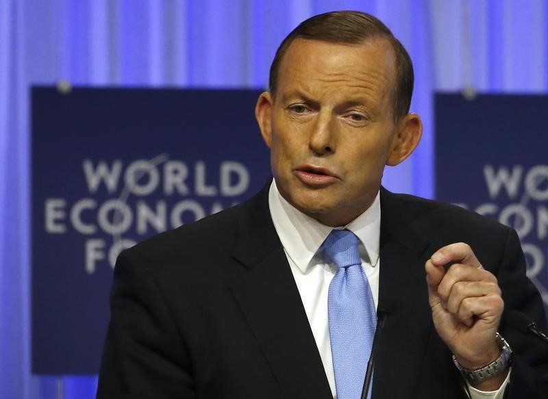 © Reuters. Australia's Prime Minister Abbott speaks during session of World Economic Forum in Davos