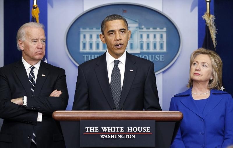 © Reuters. كلينتون أم بايدن؟ أوباما يقول إنه يحب الإثنين