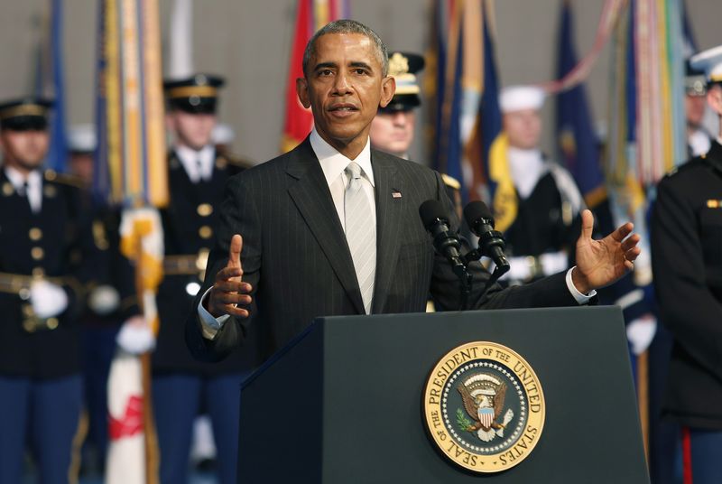 © Reuters. Obama delivers remarks at the armed services farewell in honor of Hagel in Virginia