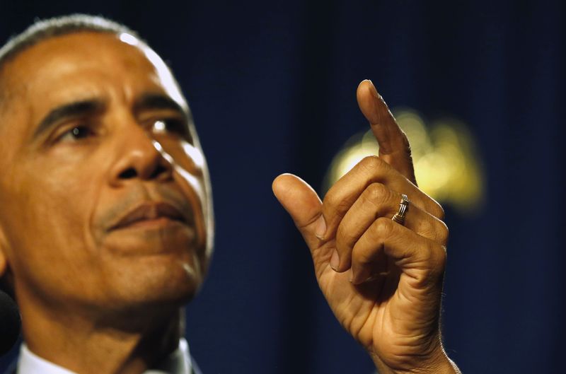 © Reuters. Obama makes a point with his finger as he delivers remarks at the House Democratic Issues Conference in Pennsylvania