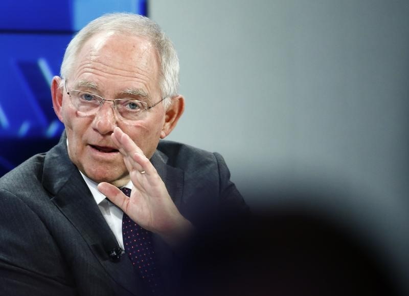 © Reuters. German Finance Minister Schaeuble speaks during the session 'Recharging Europe' in the Swiss mountain resort of Davos