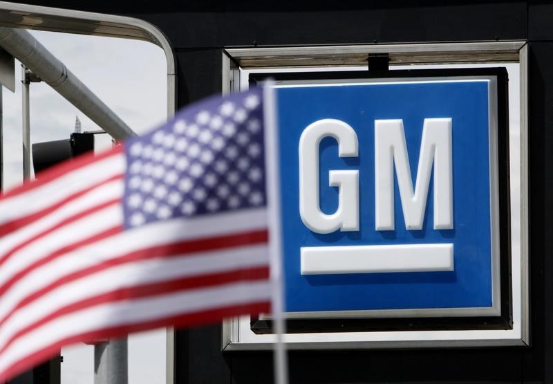 © Reuters. The U.S. flag flies at the Burt GM auto dealer in Denver