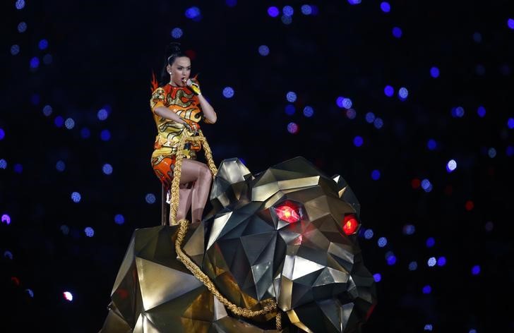 © Reuters. Katy Perry durante show do intervalo do Super Bowl em Glendale, nos Estados Unidos