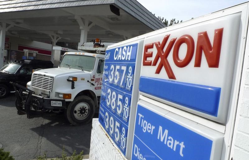 © Reuters. Exxon gas station is pictured in Arlington