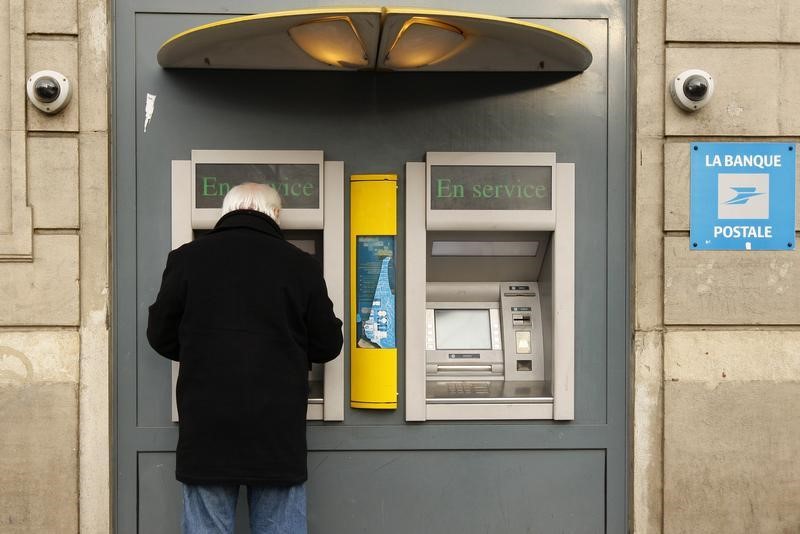 © Reuters. BANQUE POSTALE ET MALAKOFF MÉDÉRIC S'UNISSENT DANS LA GESTION D'ACTIFS