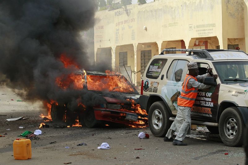 © Reuters. Carro explode em ataque na cidade nigeriana de Gombe