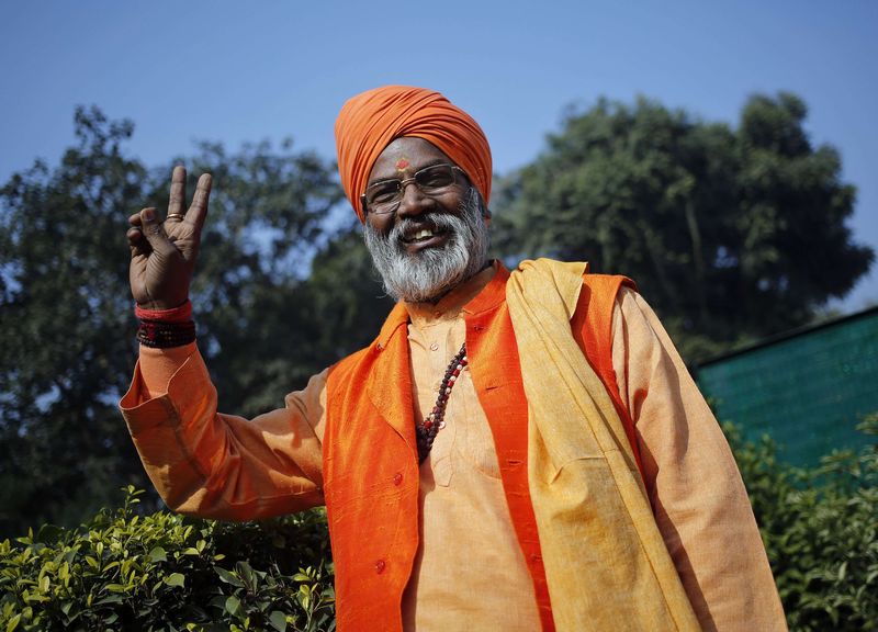 © Reuters. Indian priest-turned-lawmaker Sakshi Maharaj poses at his residence in New Delhi