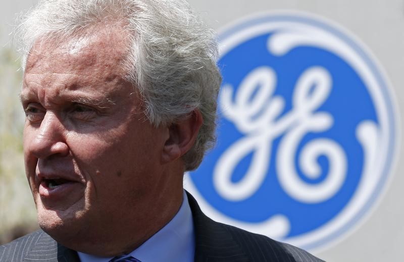 © Reuters. General Electric Chairman and CEO Immelt chats attends a visit at the gas turbines production unit of the GE plant in Belfort