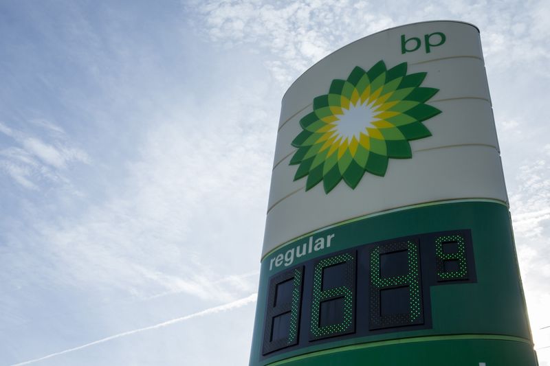 © Reuters. Стела на АЗС BP в городе Трой, Миссури