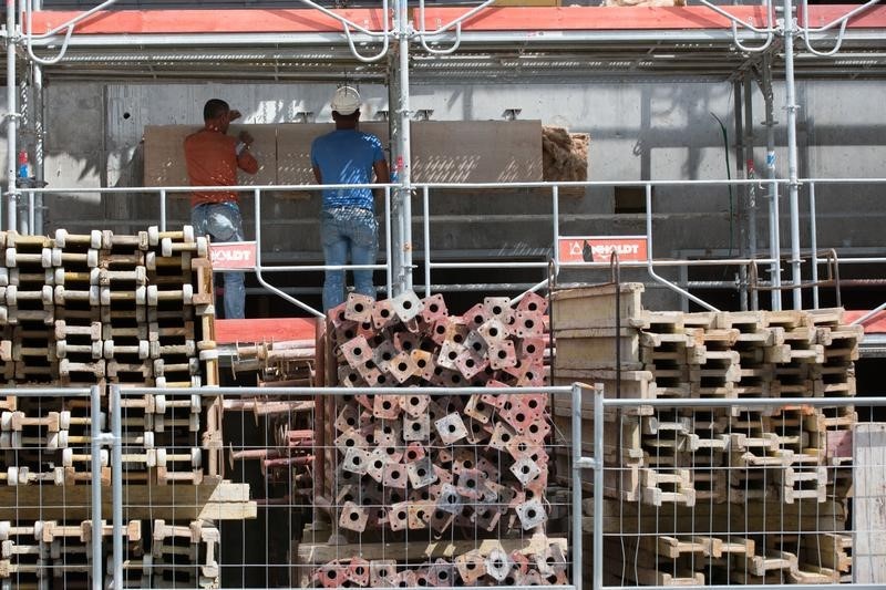 © Reuters. TROISIÈME ANNÉE DE RECUL DE L'EMPLOI INTÉRIMAIRE EN 2014