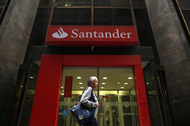 © Reuters. Agência do Banco Santander no centro do Rio de Janeiro