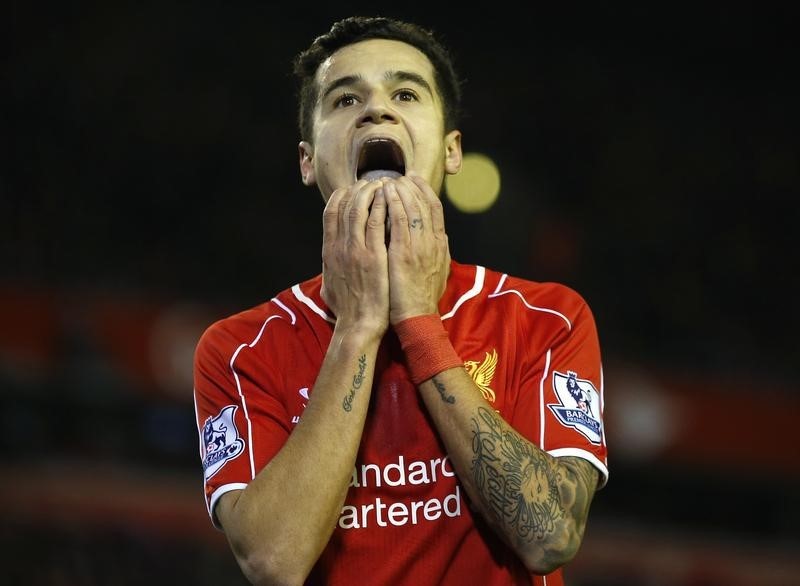 © Reuters. Liverpool's Coutinho reacts after missing a chance to score against Swansea City during their English Premier League soccer match in Liverpool