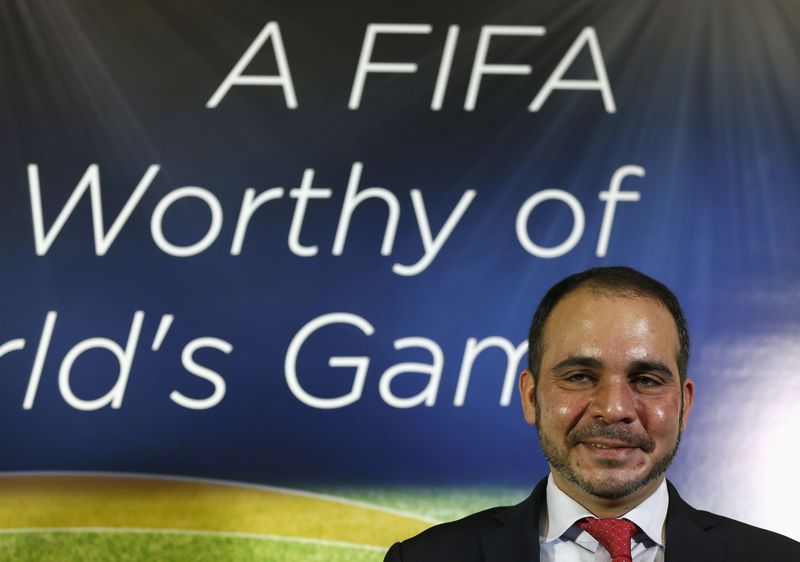 © Reuters. Príncipe jordaniano Ali Bin Al Hussein , candidato a presidente da Fifa, durante entrevista coletiva em Londres